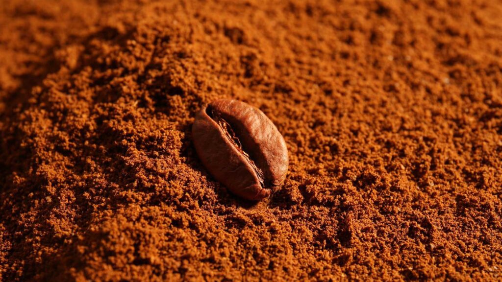 Do hibiscus like coffee grounds for it to have better soil.