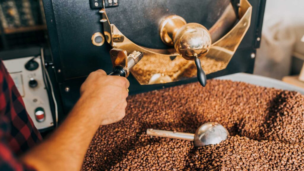 Flavoring coffee beans through popular roasting method.